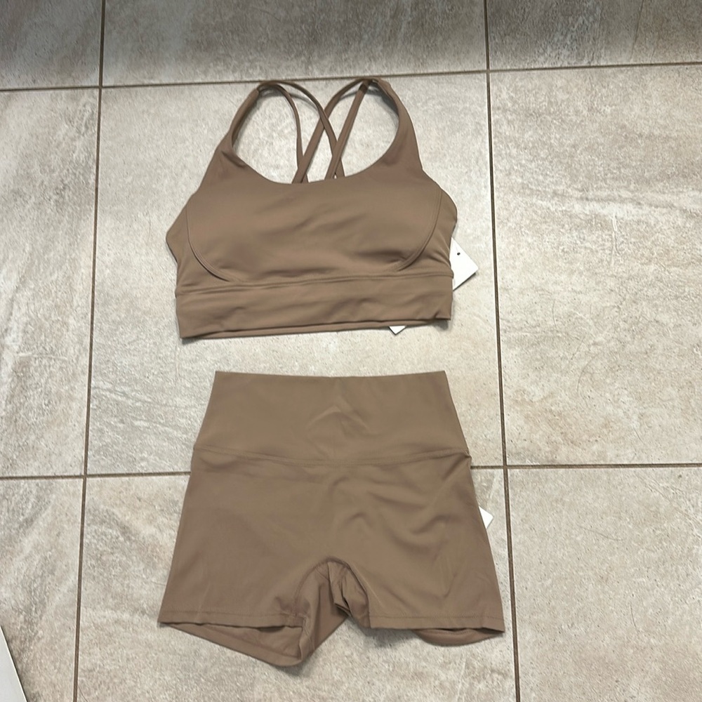 🤎 Lulu Align 4Inch shorts & Bra set